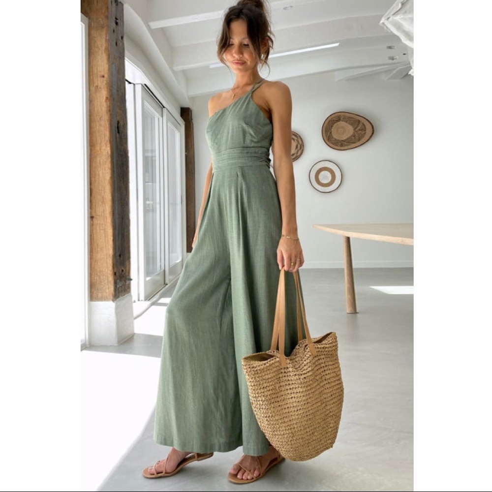 Green Asymmetrical Thin Straps One- shoulder Jumpsuit - Picture 3 of 5
